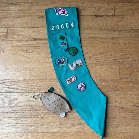 Other - Girl Scouts Teal Sash with Patches and Leaf Keychain mini purse